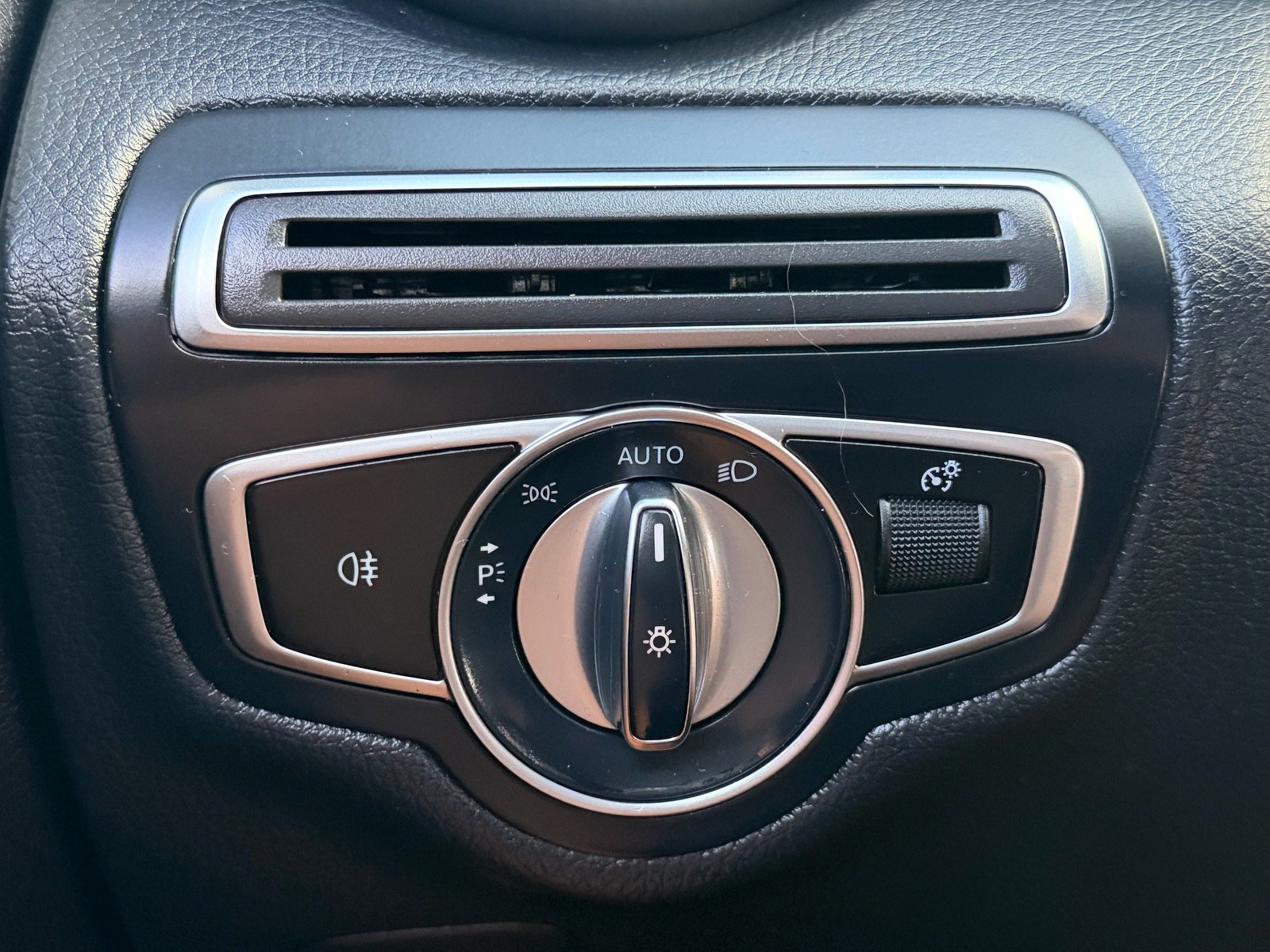 Used 2019 Mercedes-Benz C 300 4MATIC Sedan image 32