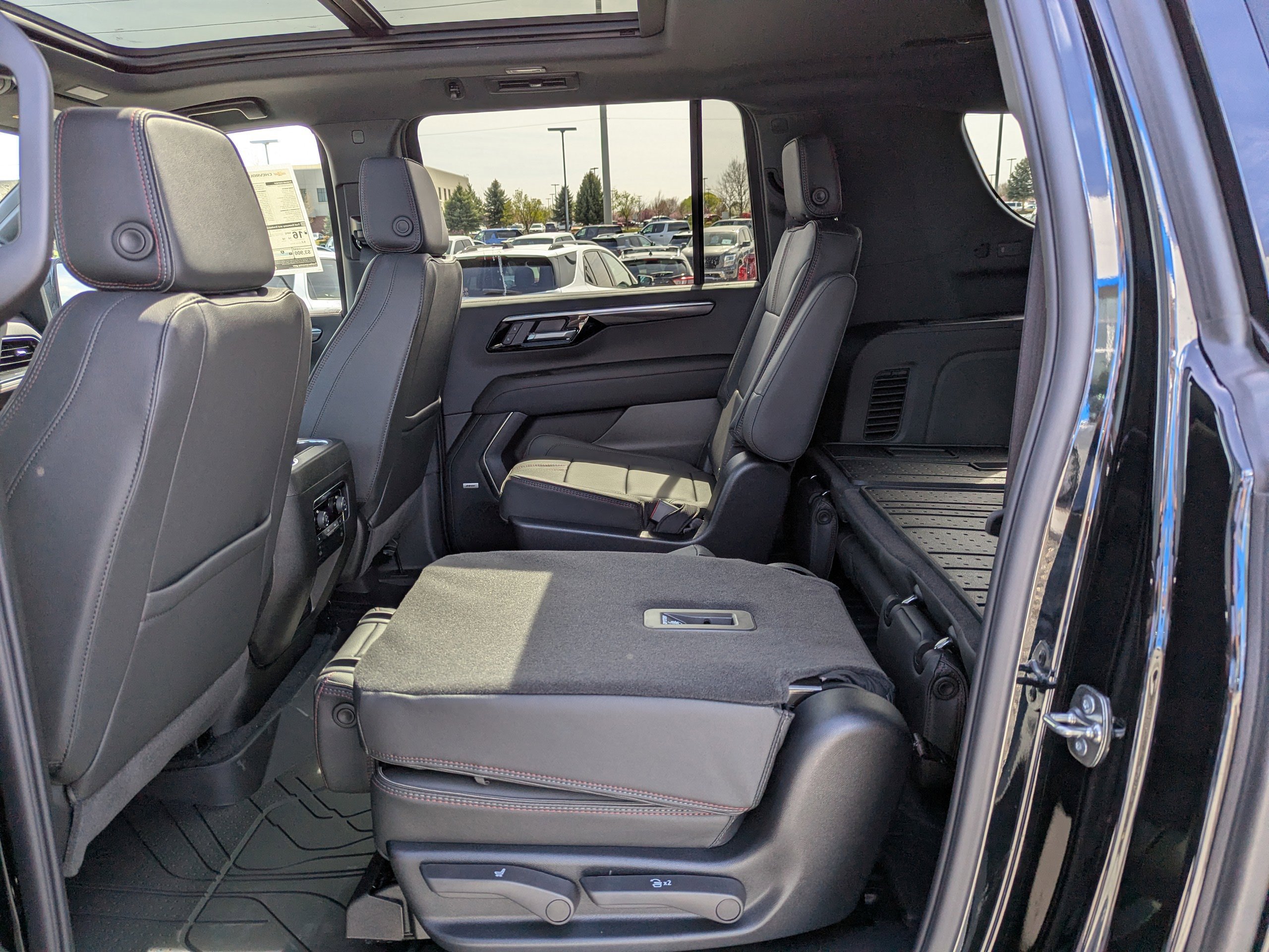 New 2026 Chevrolet Suburban RST image 33