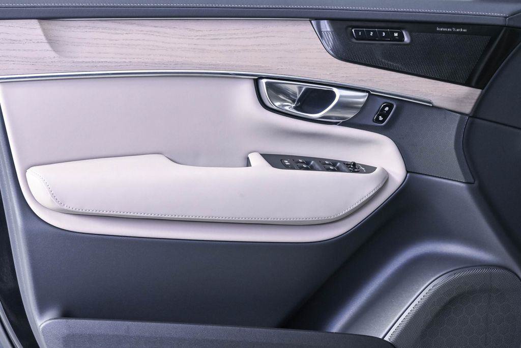 New 2026 Volvo XC90 B6 Plus w/ Protection Package Premier AWD/4WD image 6
