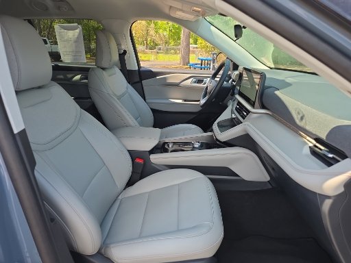 Used 2025 Ford Explorer Active w/ Active Comfort Package image 15