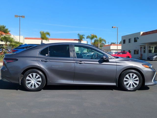 Used 2022 Toyota Camry LE image 5