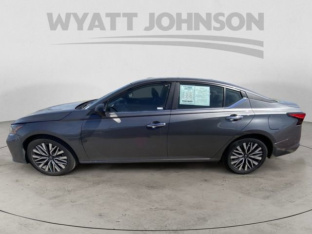 Used 2025 Nissan Altima 2.5 SV image 4