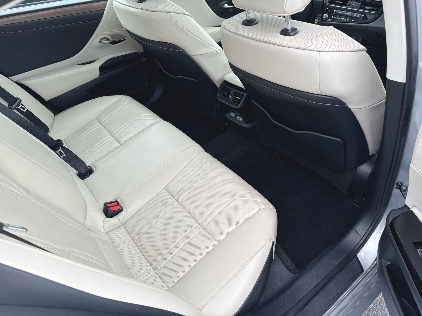 Used 2023 Lexus ES 350 w/ Accessory Package (Z1) image 31