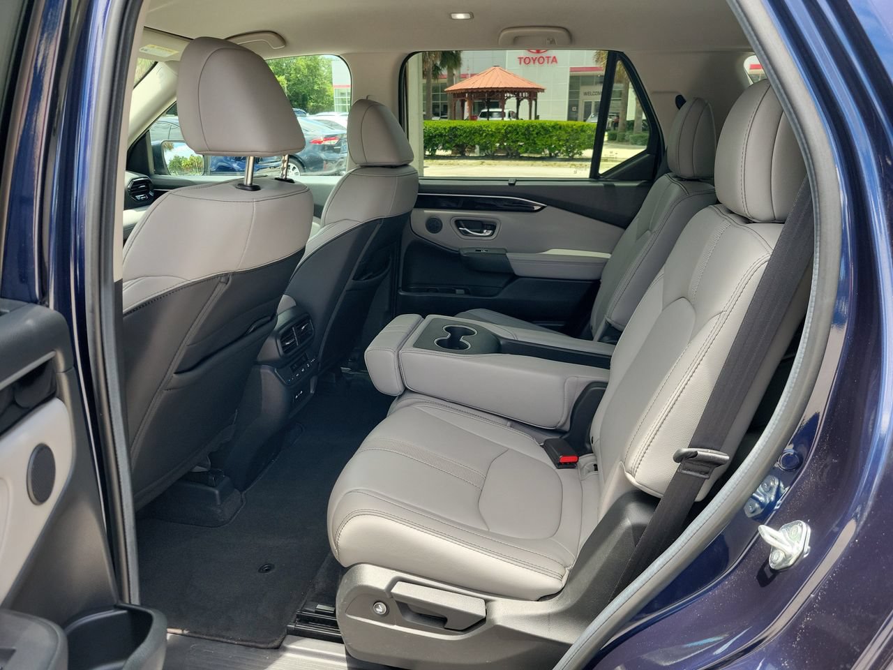 Used 2025 Honda Pilot EX-L image 10