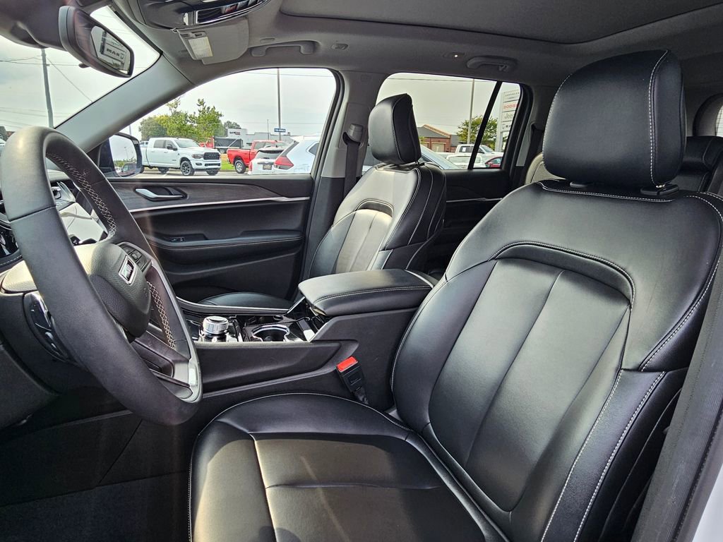 Used 2023 Jeep Grand Cherokee 4WD 4xe image 12