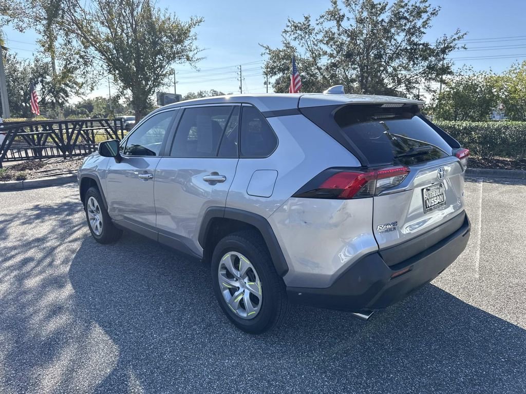 Used 2022 Toyota RAV4 LE image 6