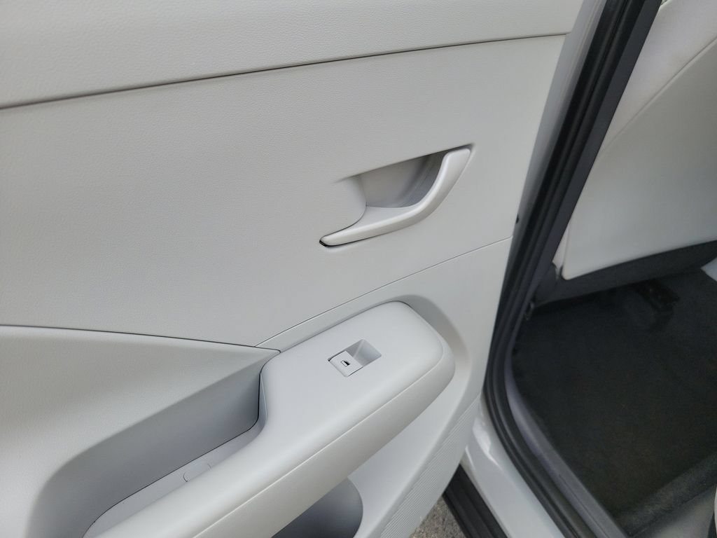 Used 2024 Hyundai Kona SEL AWD/4WD image 18