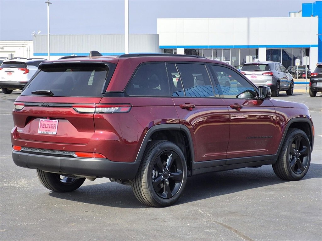 Used 2023 Jeep Grand Cherokee Altitude image 6
