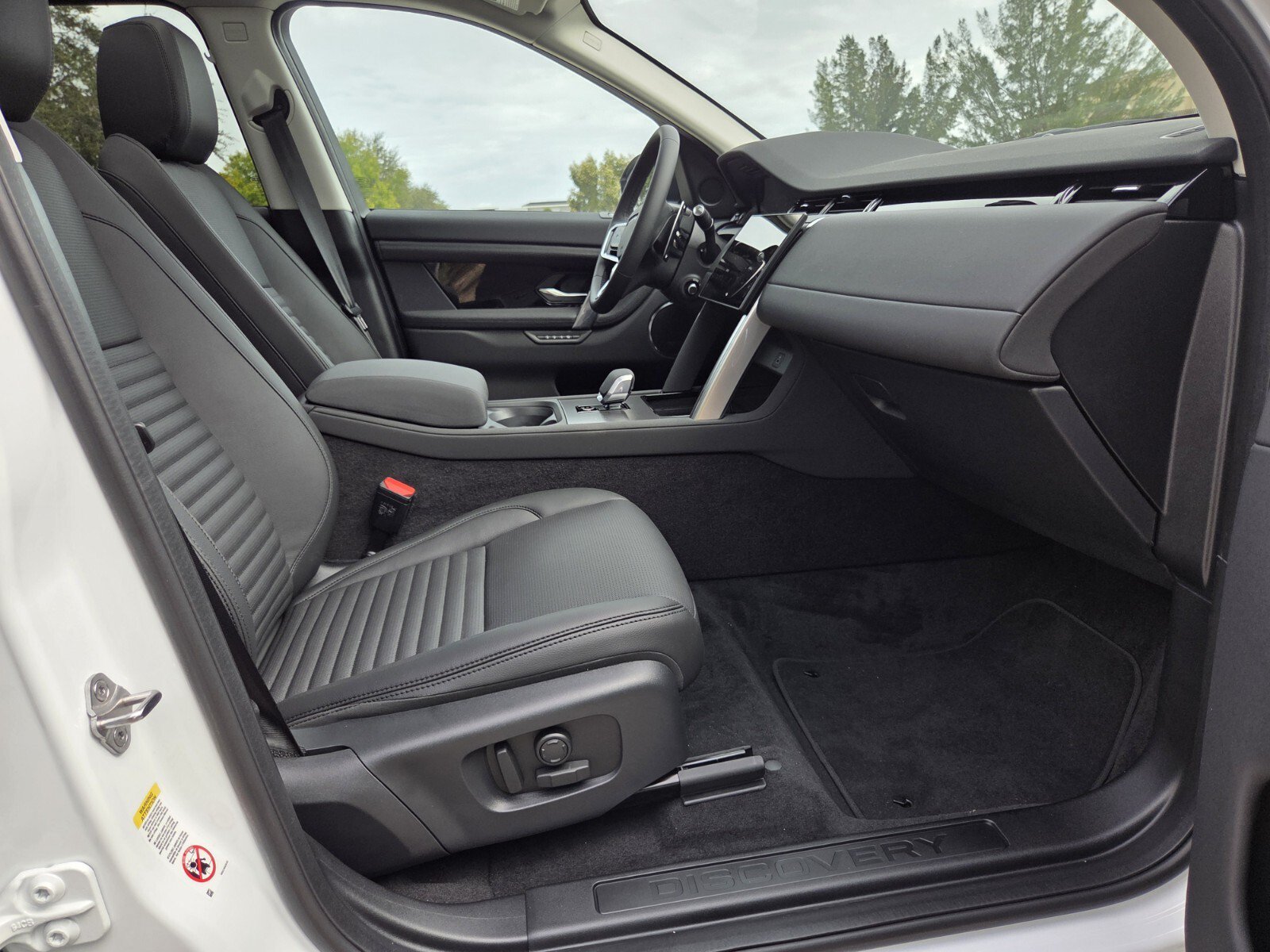 New 2025 Land Rover Discovery Sport S AWD/4WD image 3