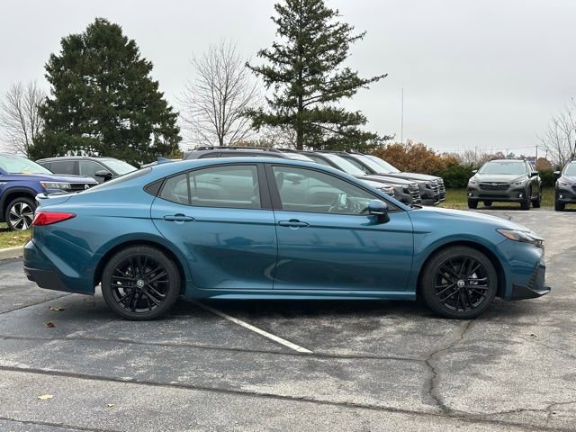 Used 2025 Toyota Camry SE image 8
