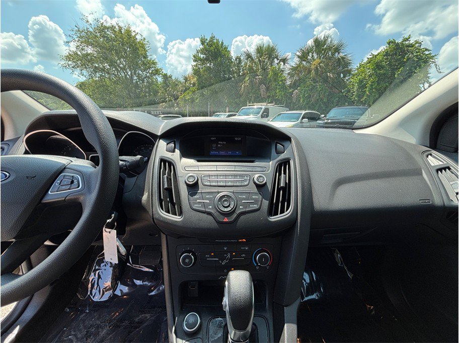 Used 2017 Ford Focus SE FWD image 11