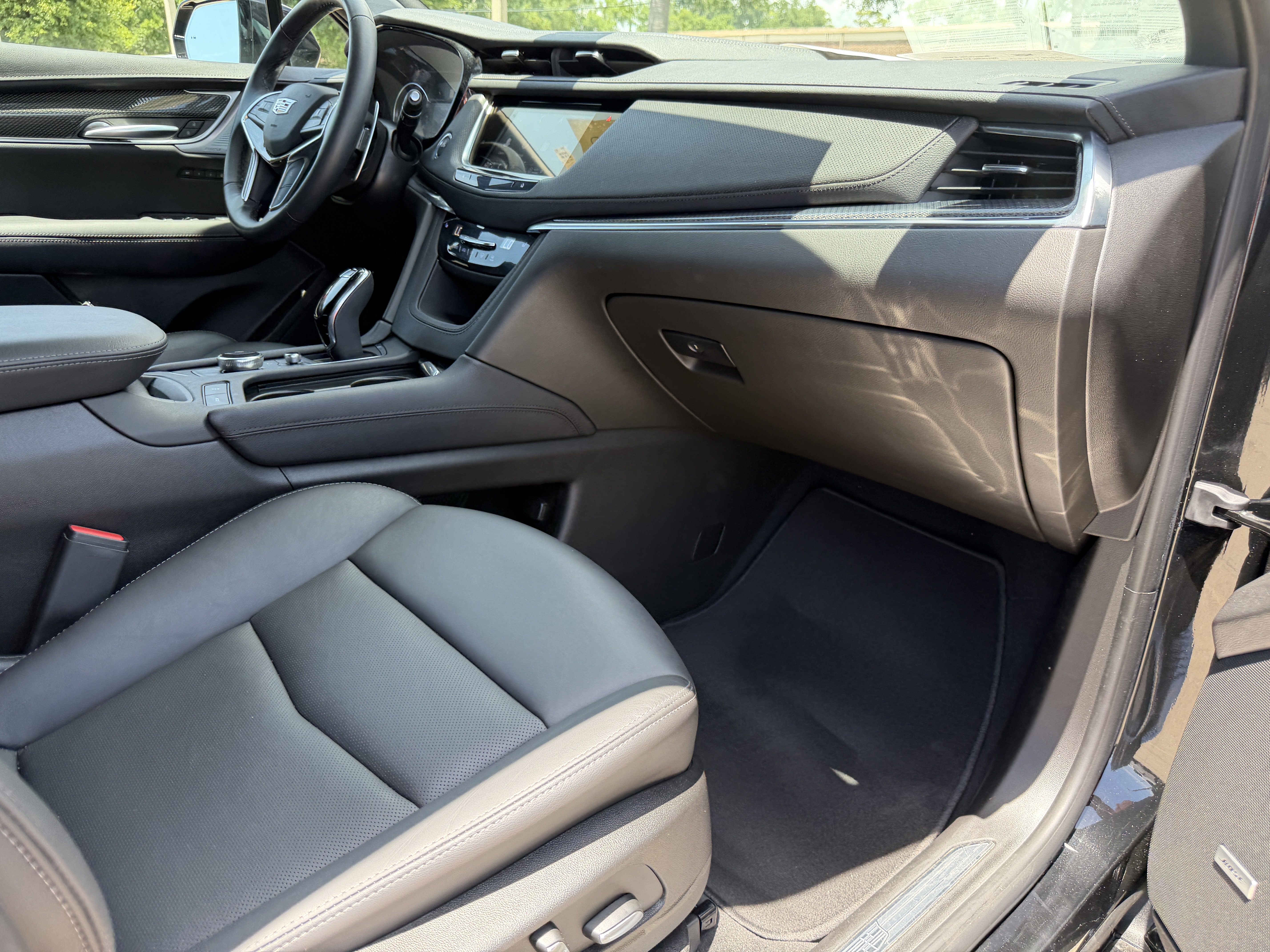 Certified 2023 Cadillac XT5 Sportv w/ LPO, Floor Liner Package AWD/4WD image 12