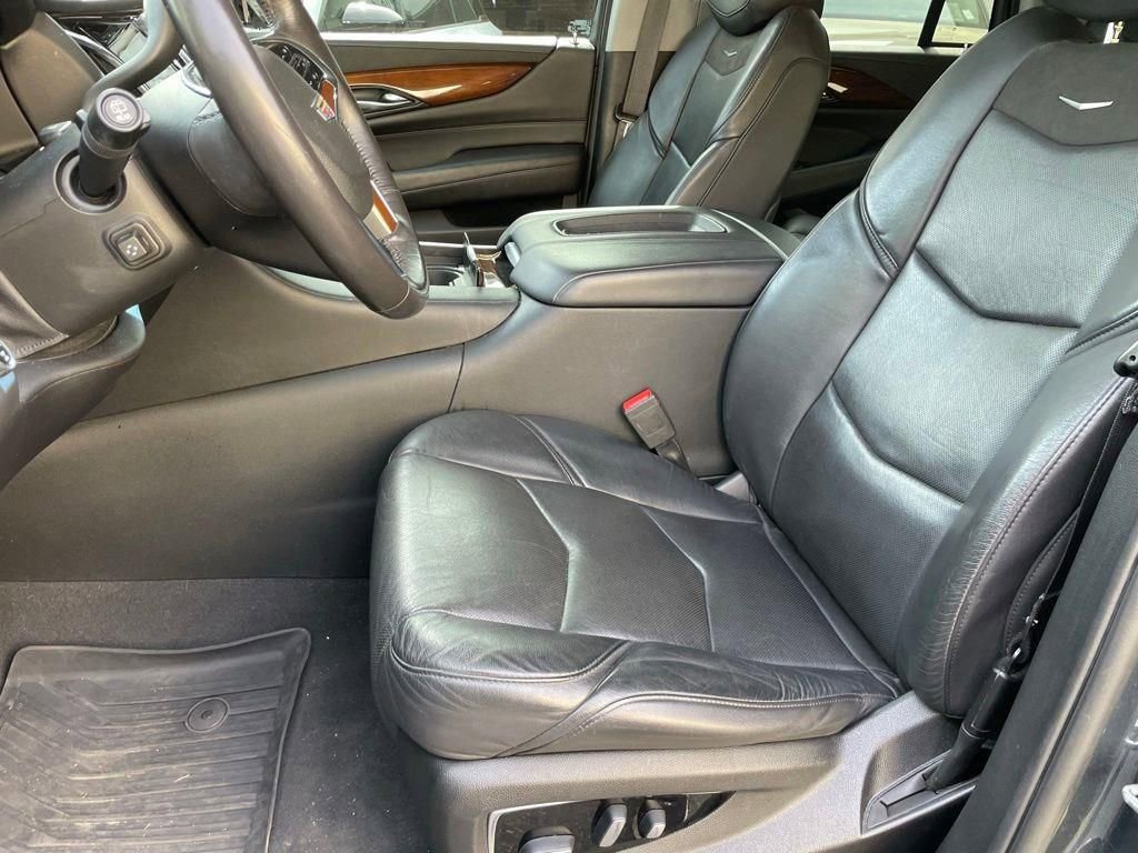 Used 2019 Cadillac Escalade Luxury AWD/4WD image 6