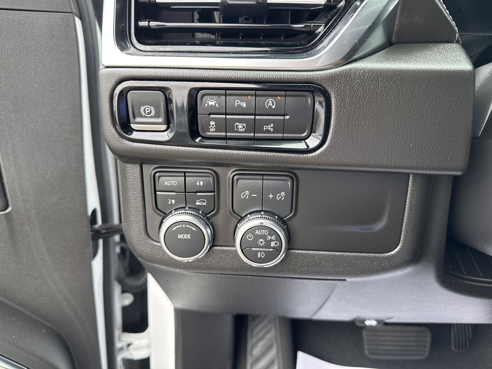 Used 2025 GMC Yukon XL Denali AWD/4WD image 20