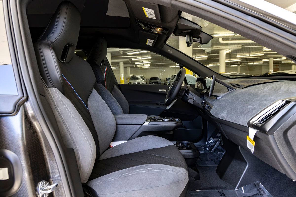 New 2026 BMW iX xDrive45 w/ M Sport Package image 27