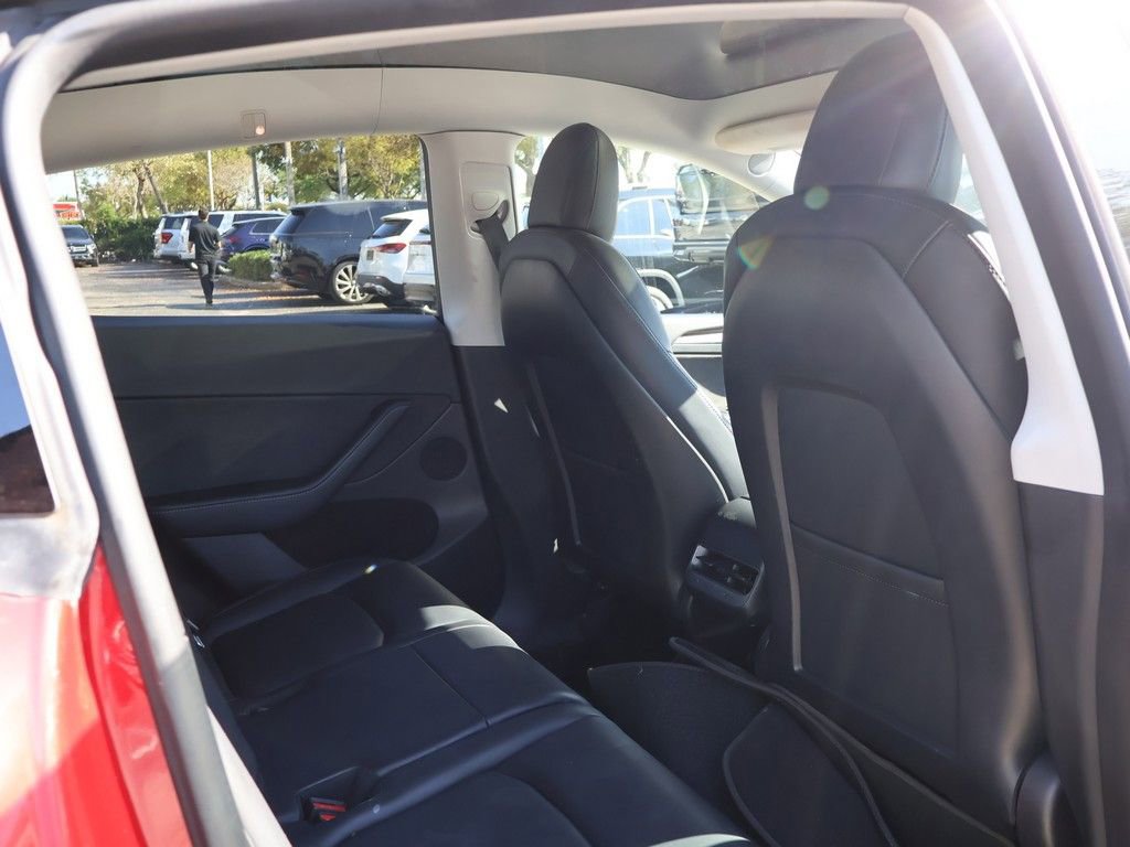 Used 2022 Tesla Model Y Long Range AWD/4WD image 36