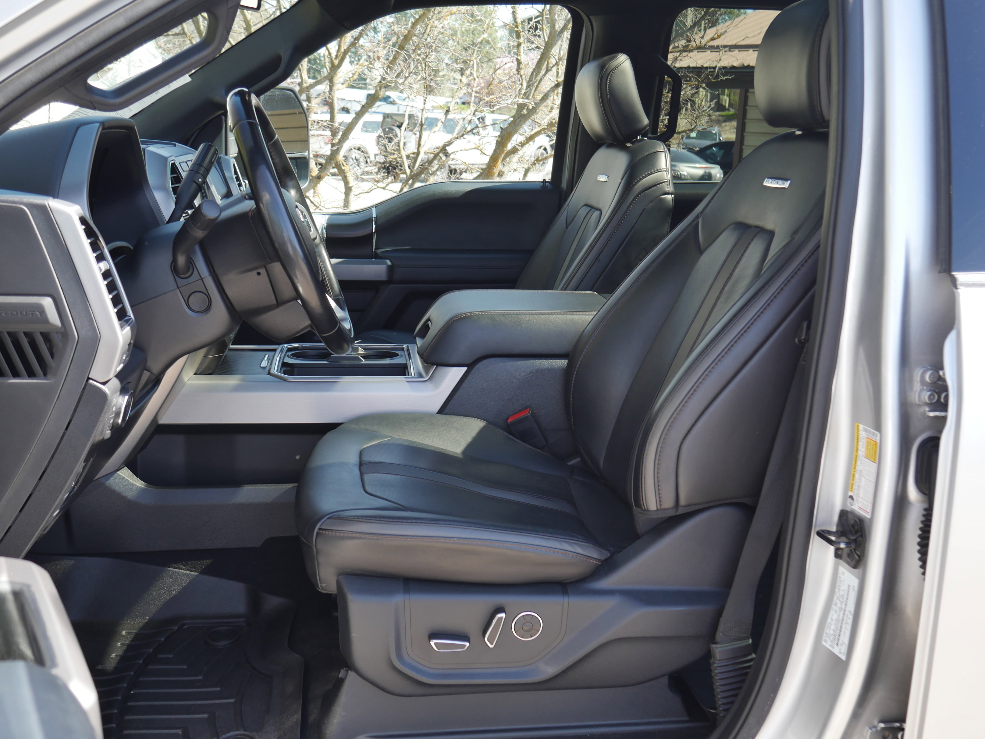 Used 2019 Ford F350 Platinum w/ Platinum Ultimate Package image 3