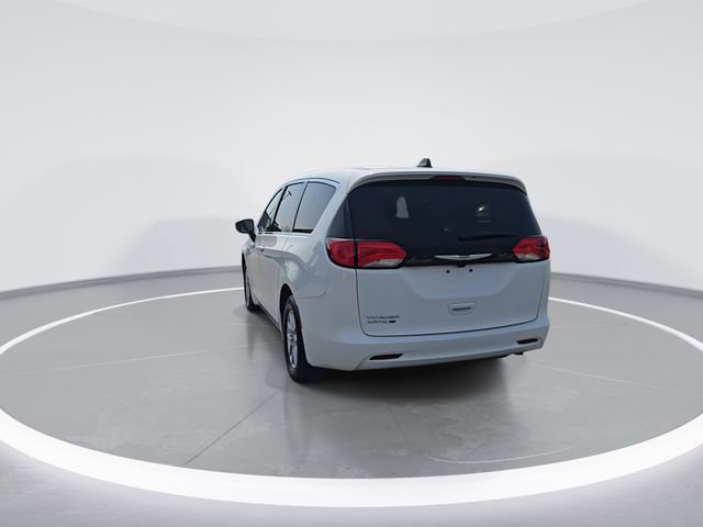 Used 2023 Chrysler Voyager LX image 7