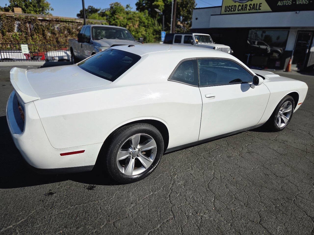 Used 2020 Dodge Challenger SXT RWD image 7