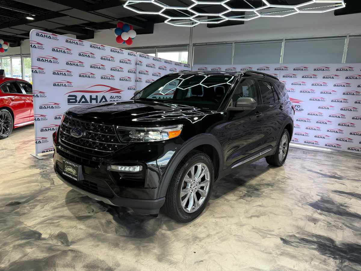 Used 2023 Ford Explorer XLT w/ Equipment Group 202A AWD/4WD image 2