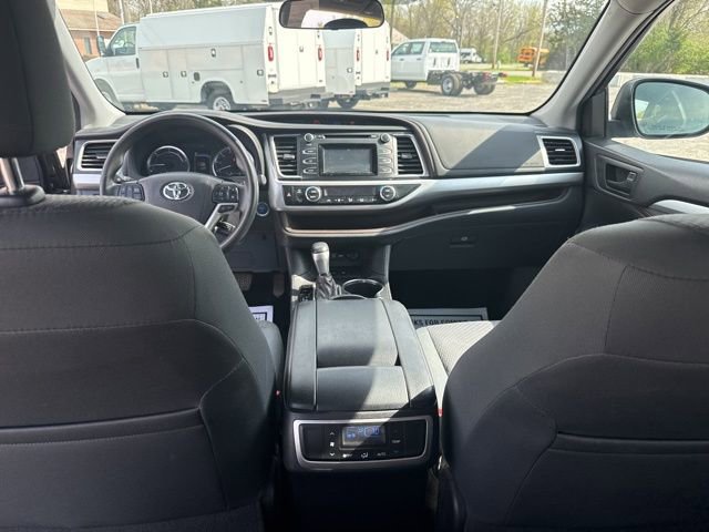Used 2019 Toyota Highlander LE image 25