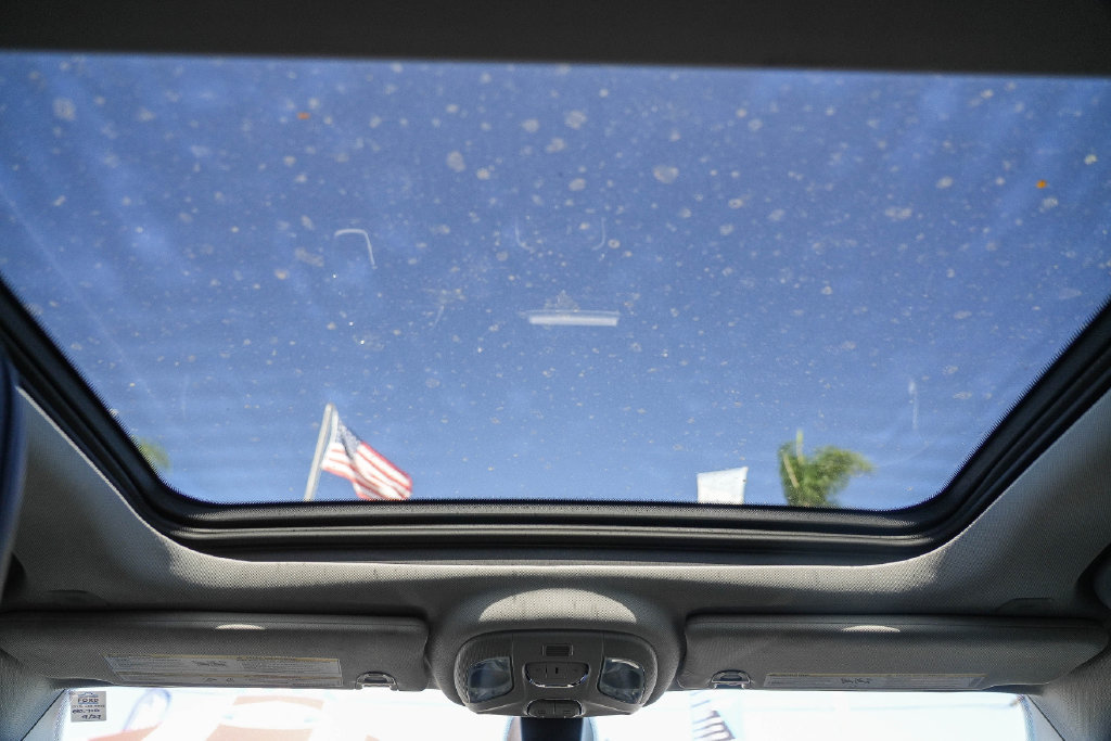 Used 2019 Jeep Compass Latitude FWD image 19
