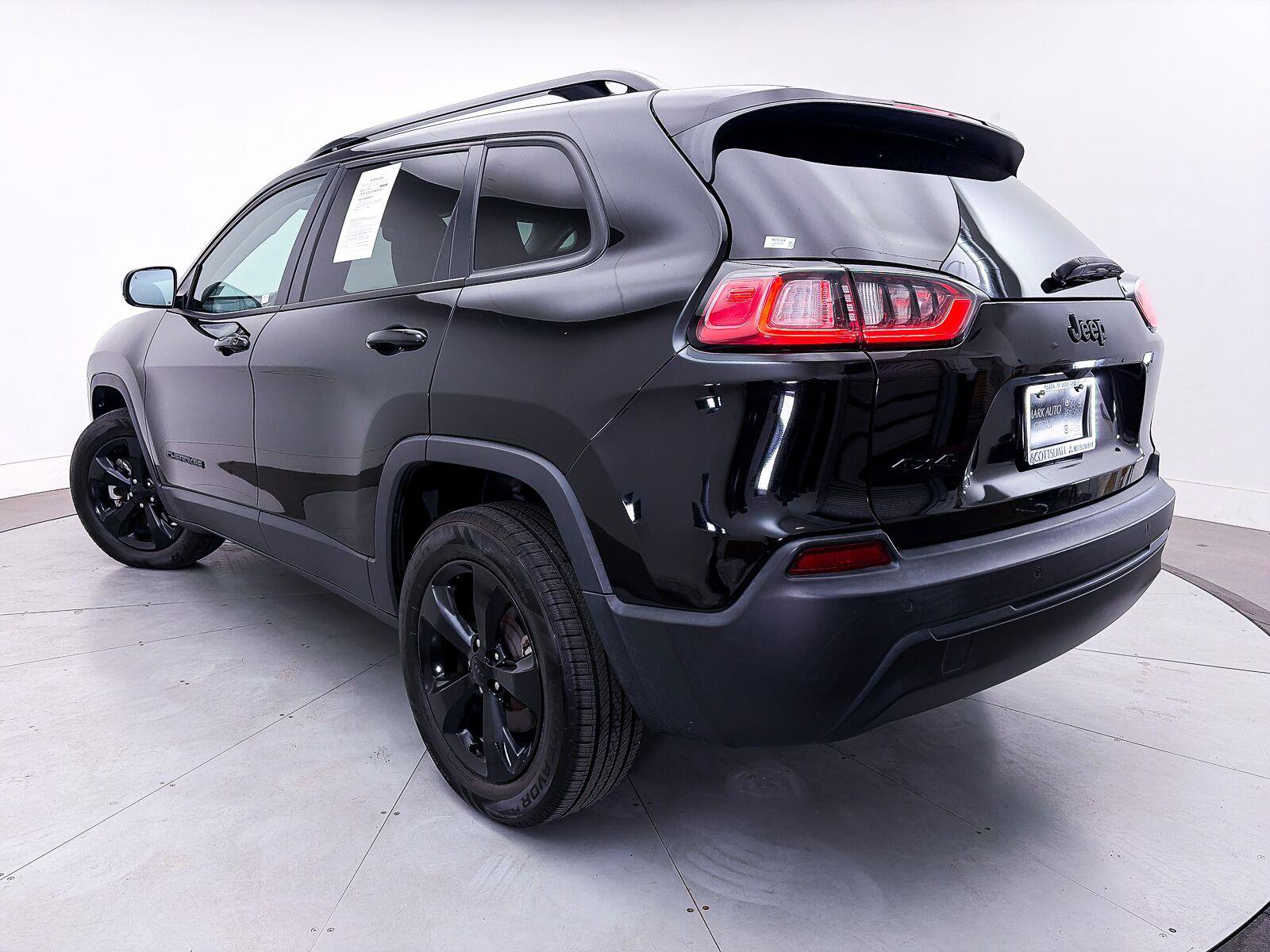 Used 2021 Jeep Cherokee Latitude Plus AWD/4WD image 2