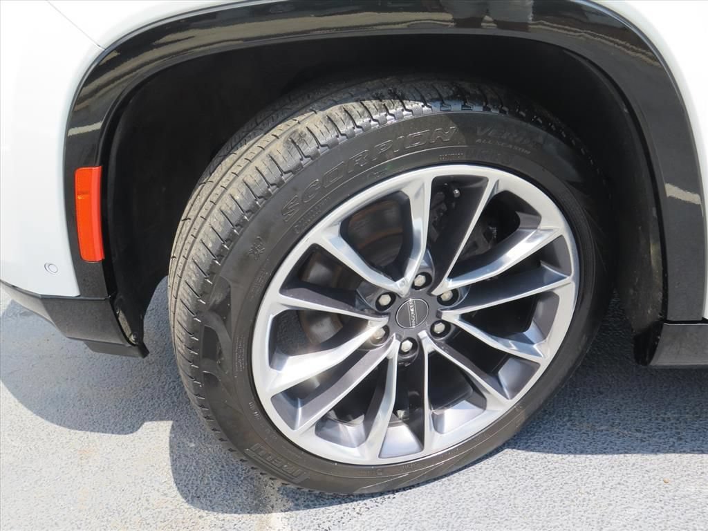 Used 2023 Jeep Wagoneer Series III w/ Premium Group I AWD/4WD image 26