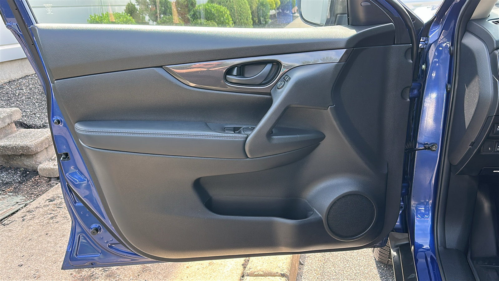 Used 2019 Nissan Rogue S AWD/4WD image 13