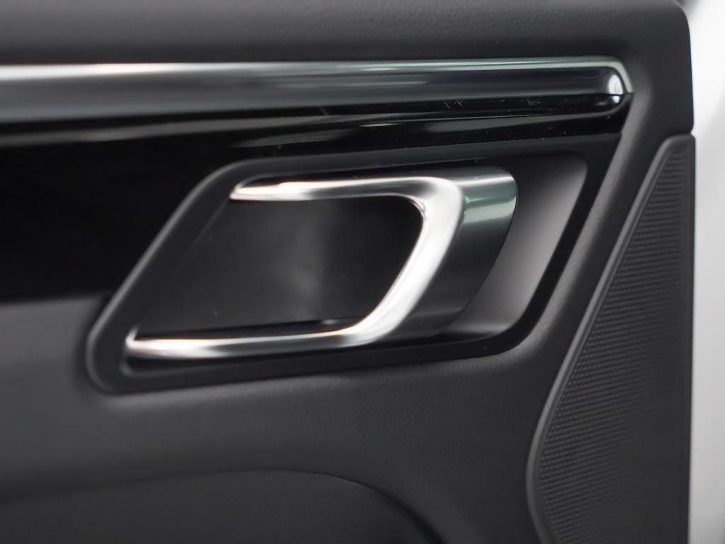 Certified 2026 Porsche Macan Turbo AWD/4WD image 15