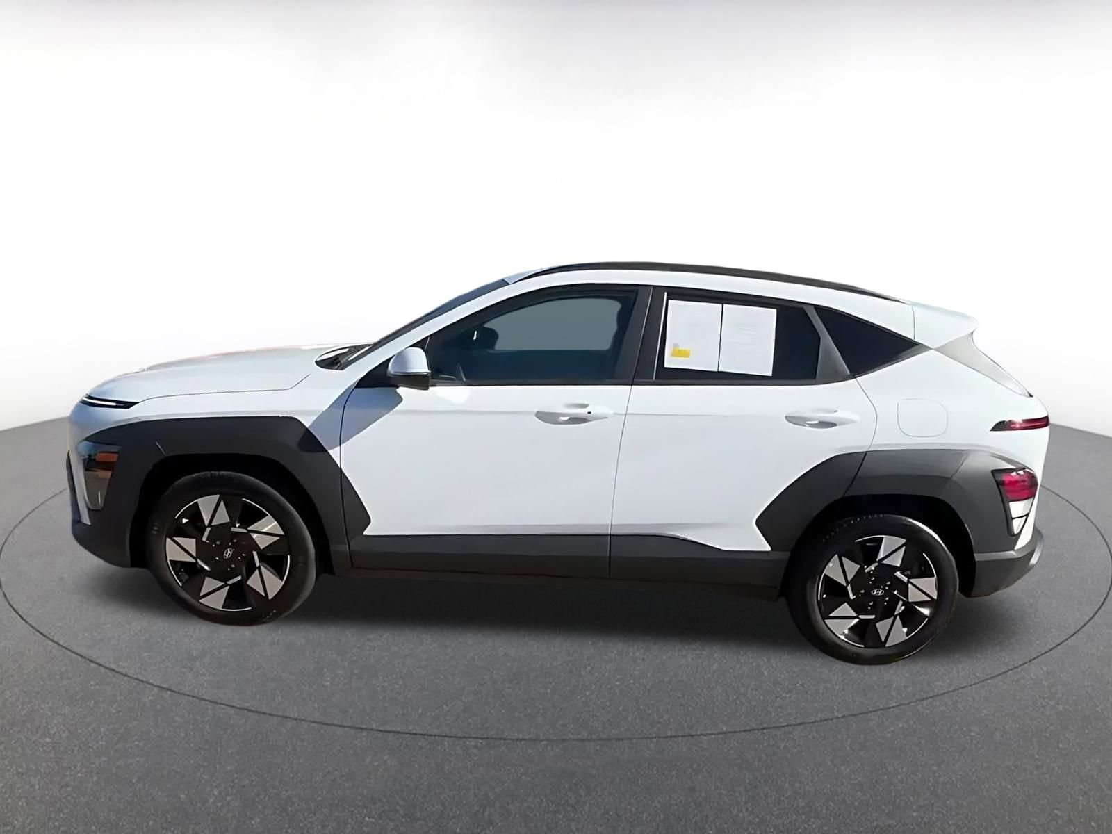 Used 2025 Hyundai Kona SEL image 9