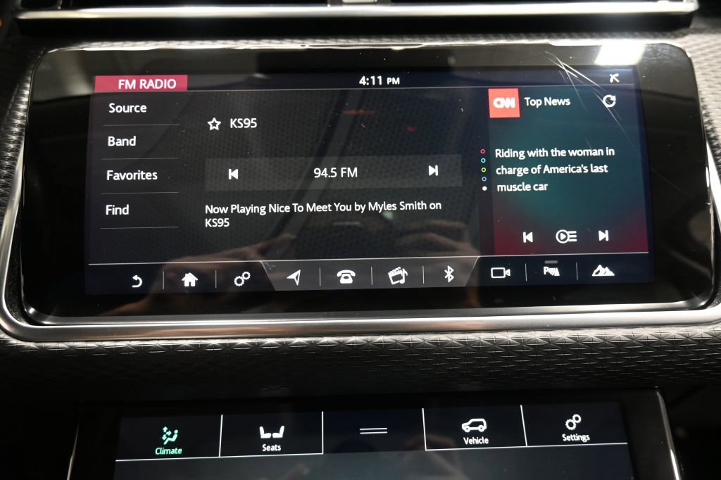 Used 2018 Land Rover Range Rover Velar S image 29