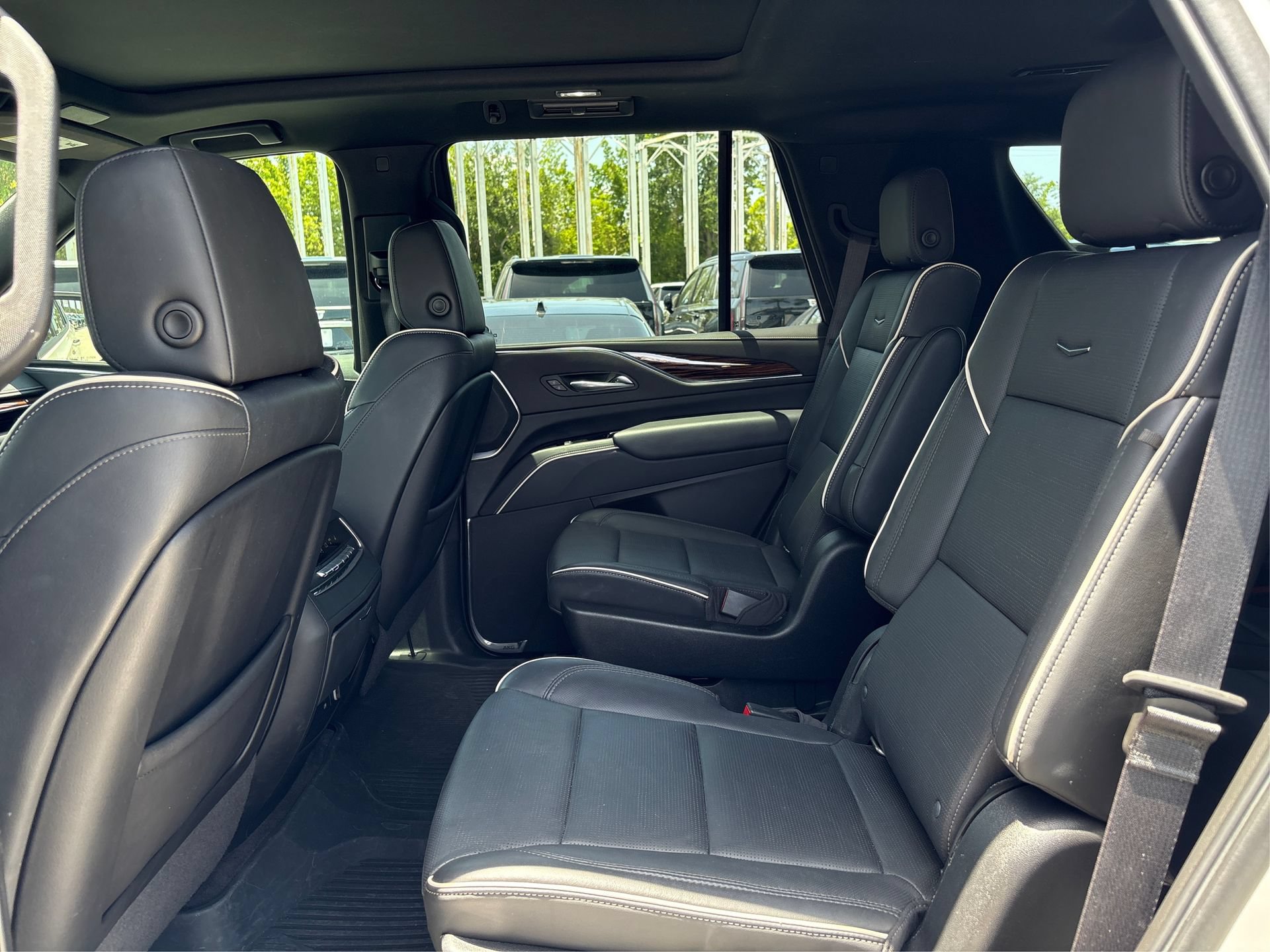 Certified 2022 Cadillac Escalade Premium Luxury w/ Performance Package AWD/4WD image 12