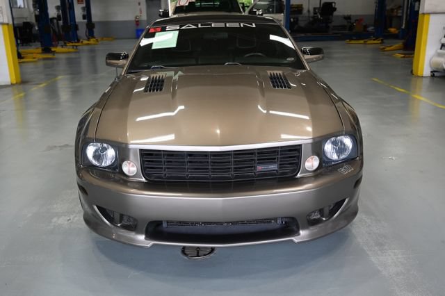 Used 2005 Ford Mustang GT Premium RWD image 2