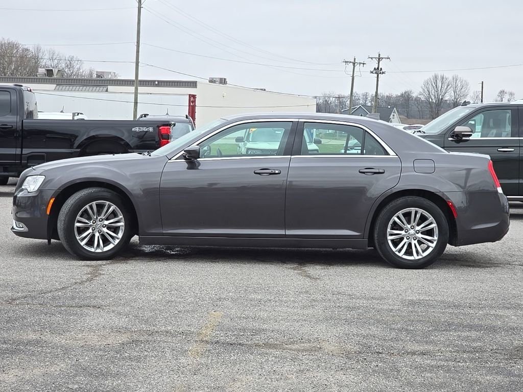 Certified 2018 Chrysler 300 Touring w/ Driver Convenience Group image 4
