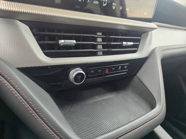 Used 2025 Ford Explorer Active RWD image 32