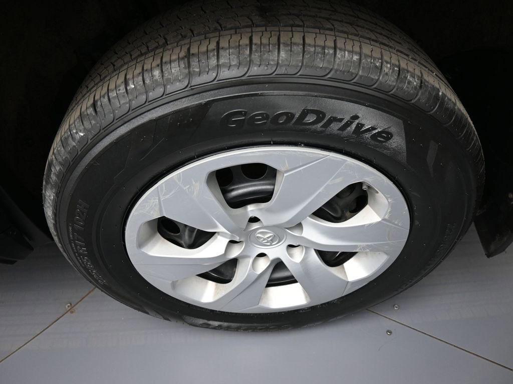 Certified 2022 Toyota RAV4 LE image 15