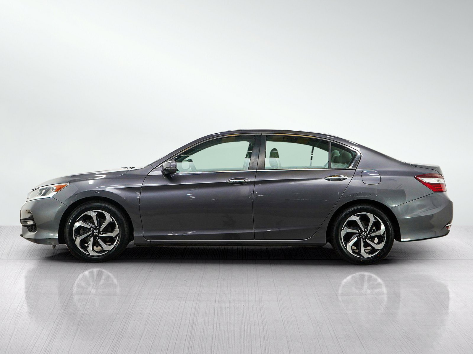 Used 2016 Honda Accord EX image 2