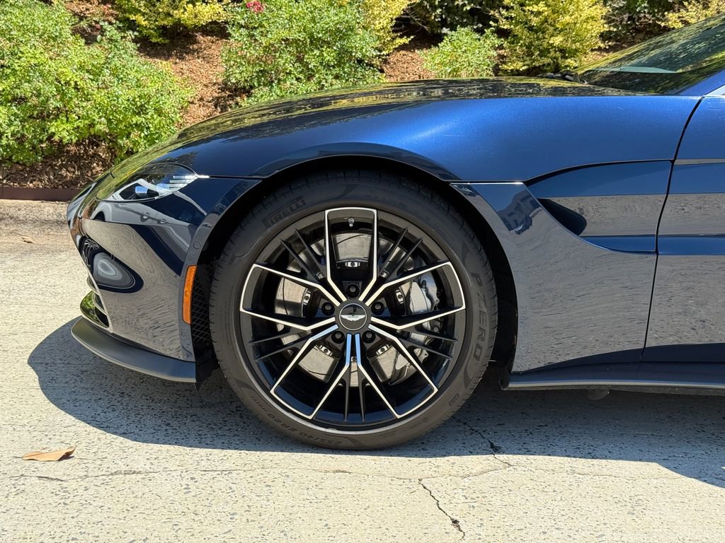 Used 2021 Aston Martin V8 Vantage Roadster RWD image 3