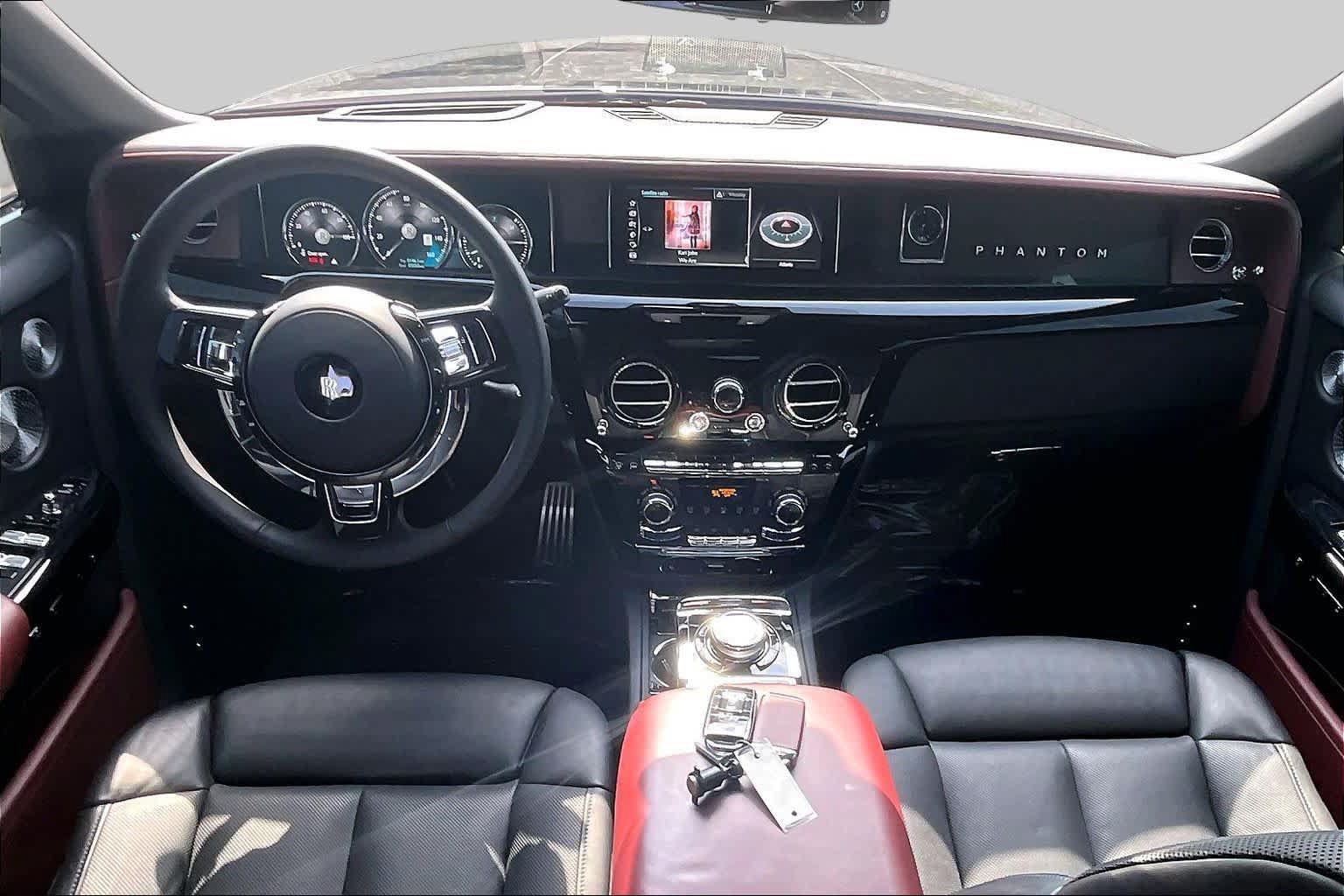 Used 2024 Rolls-Royce Phantom Sedan RWD image 16