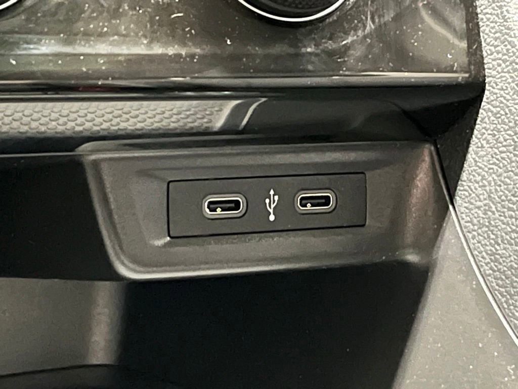 Used 2023 Volkswagen Jetta SE w/ Panoramic Sunroof Package image 12