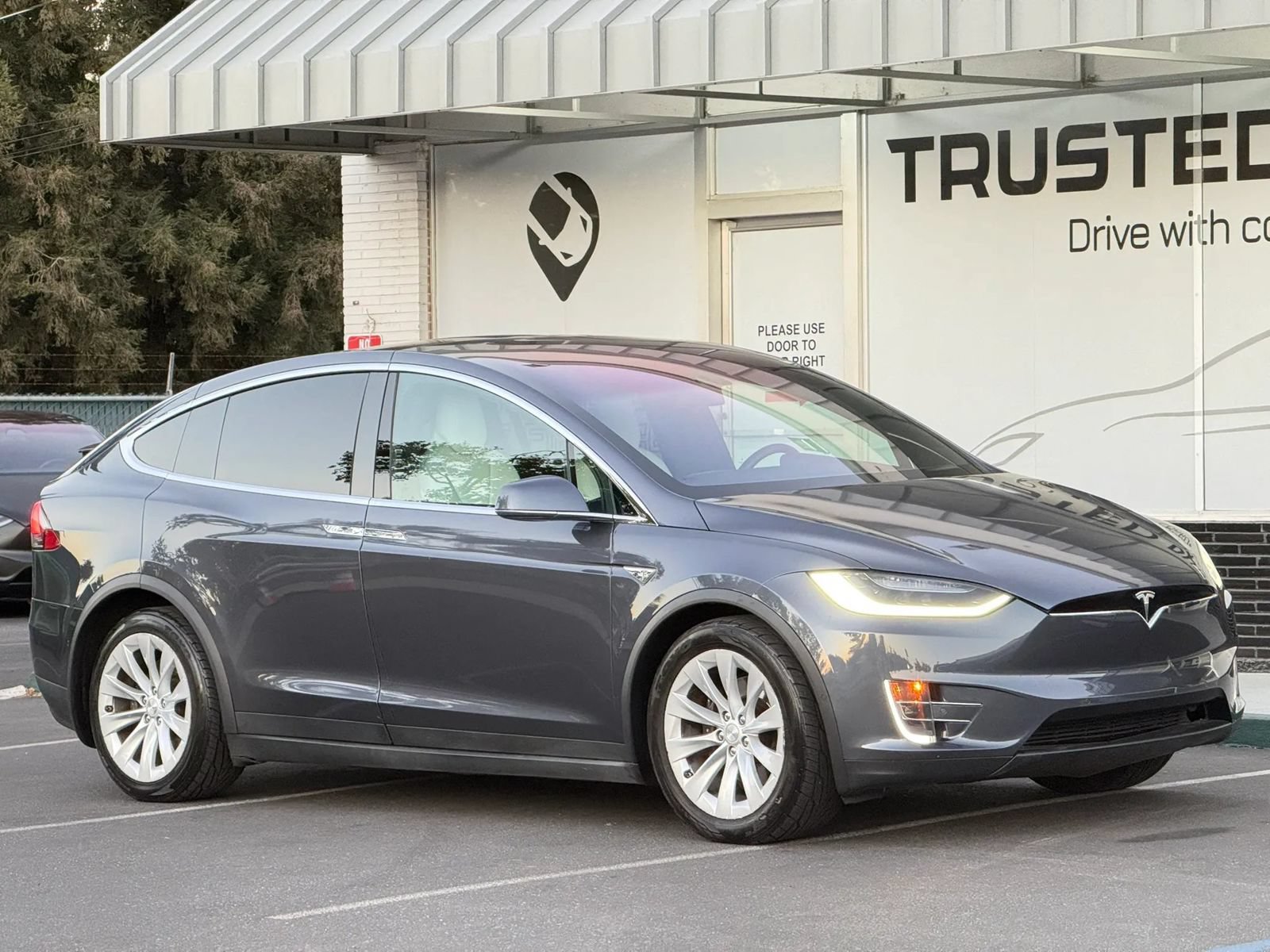 Used 2016 Tesla Model X 75D AWD/4WD image 6