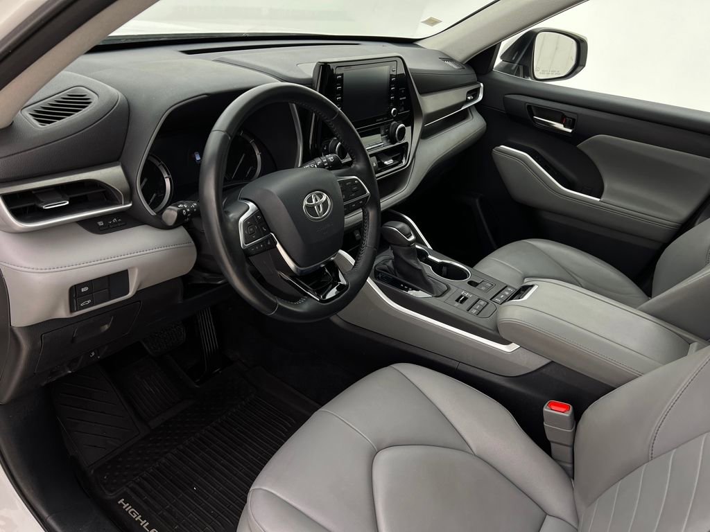 Used 2020 Toyota Highlander XLE image 12