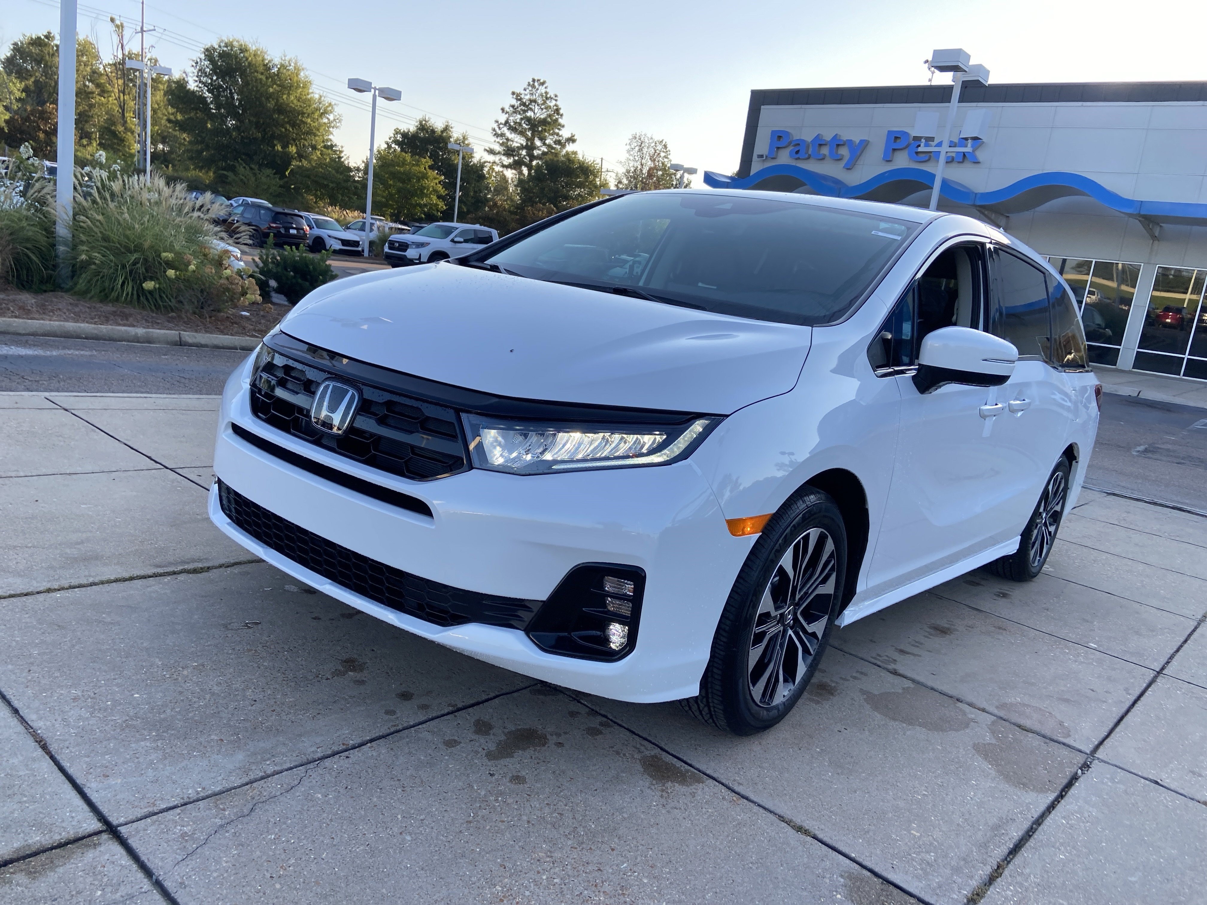 New 2027 Honda Odyssey Elite image 4