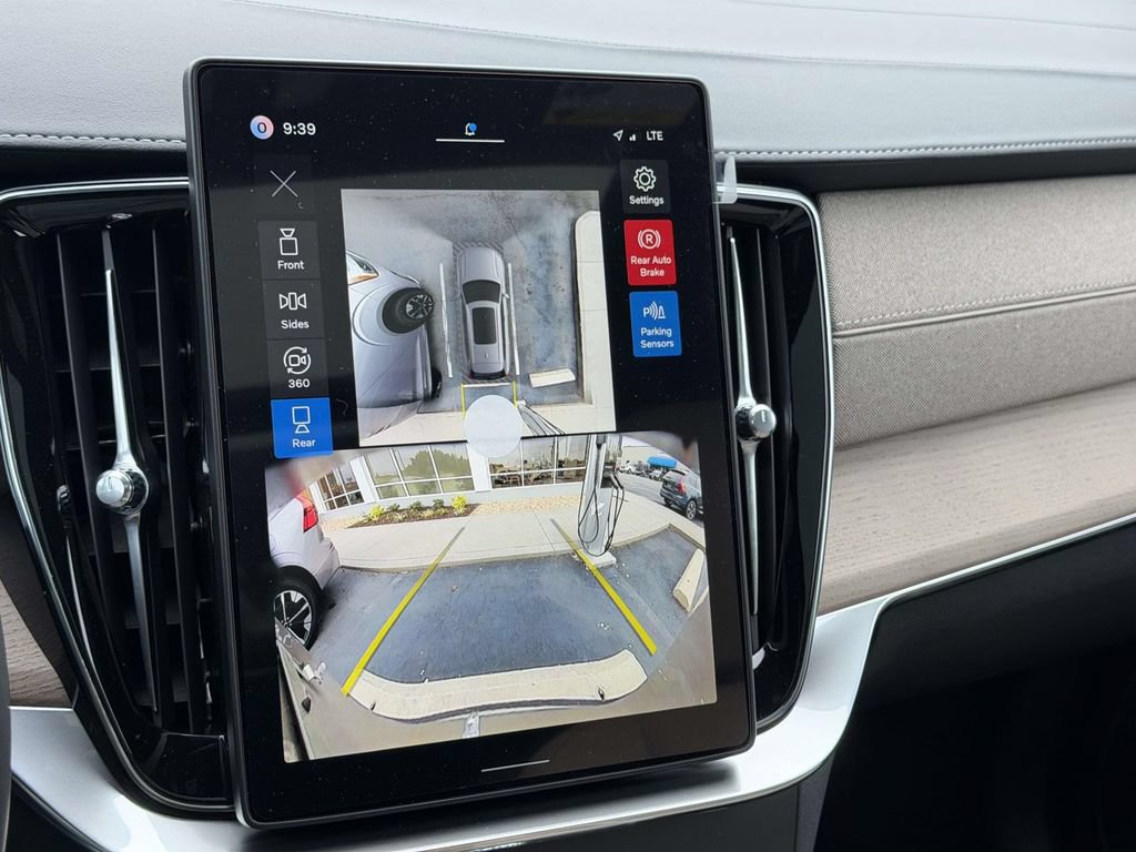 New 2026 Volvo XC90 T8 Plus w/ Protection Package AWD/4WD image 4