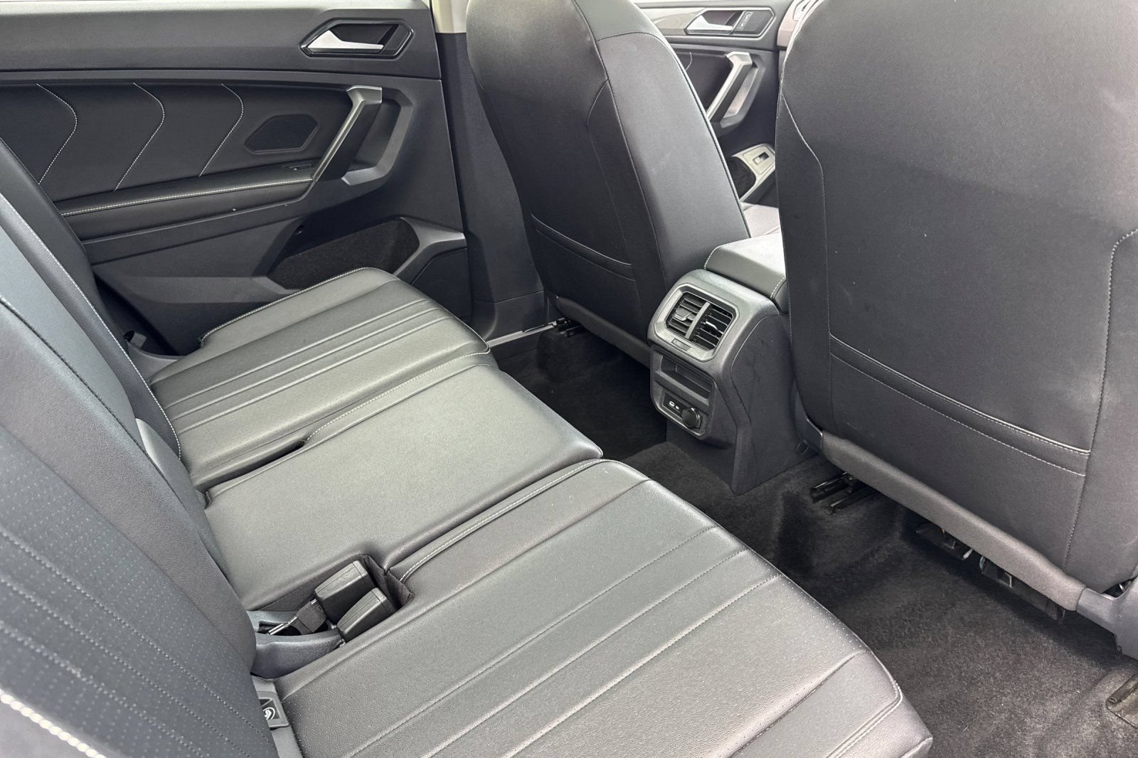 Used 2024 Volkswagen Tiguan Wolfsburg Edition FWD image 16