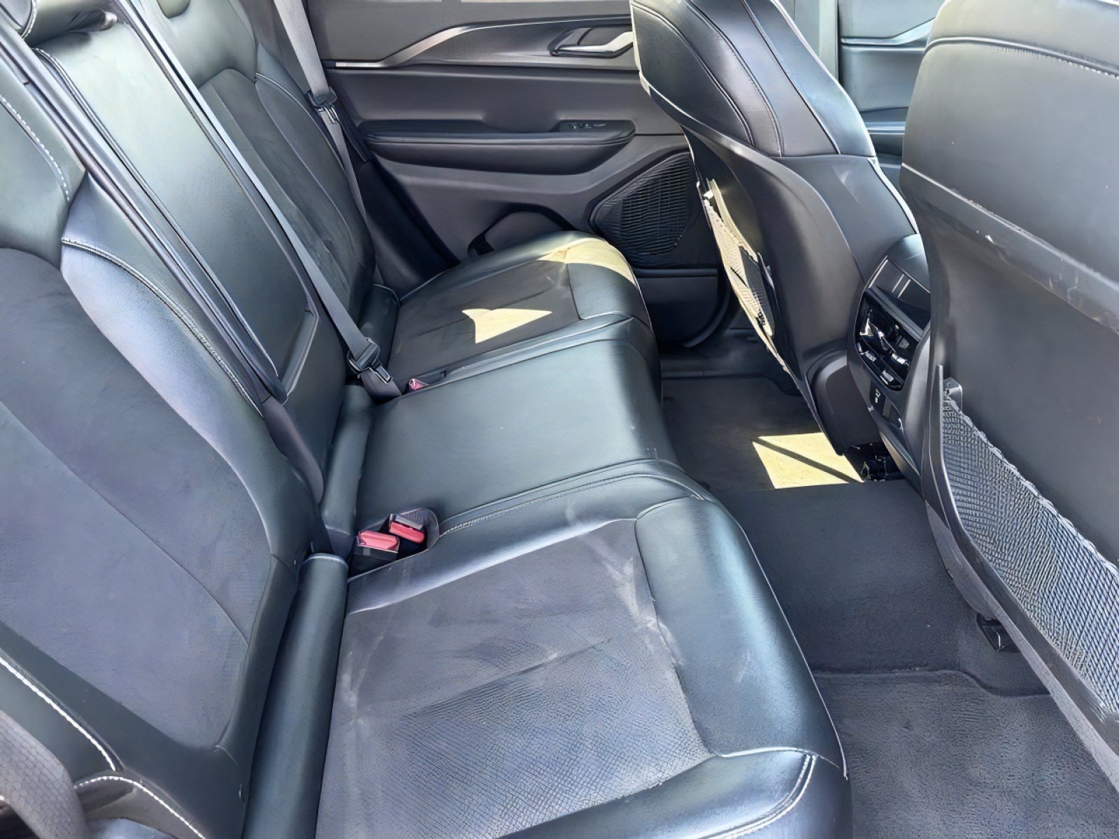 Used 2025 Jeep Grand Cherokee Altitude AWD/4WD image 30