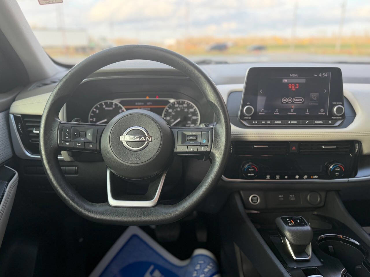 Used 2022 Nissan Rogue SV FWD image 14