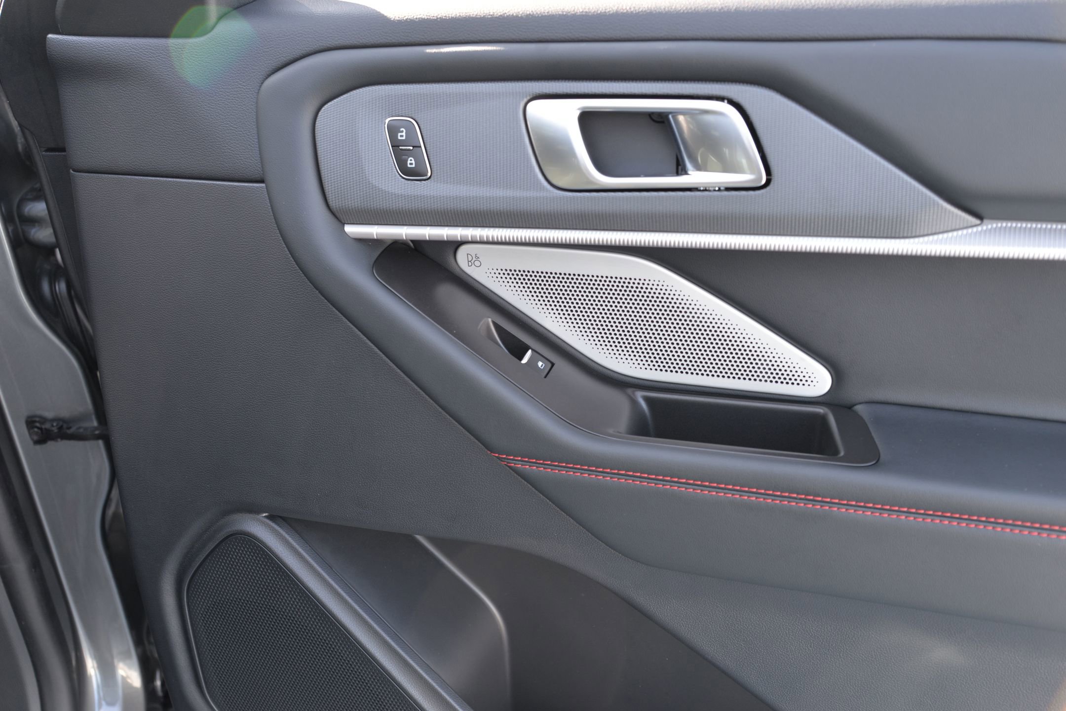 Used 2025 Ford Explorer ST w/ Sun And Sound Package image 17