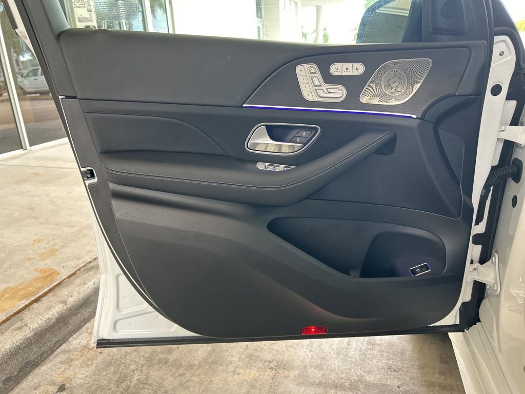 Used 2025 Mercedes-Benz GLS 450 4MATIC image 33